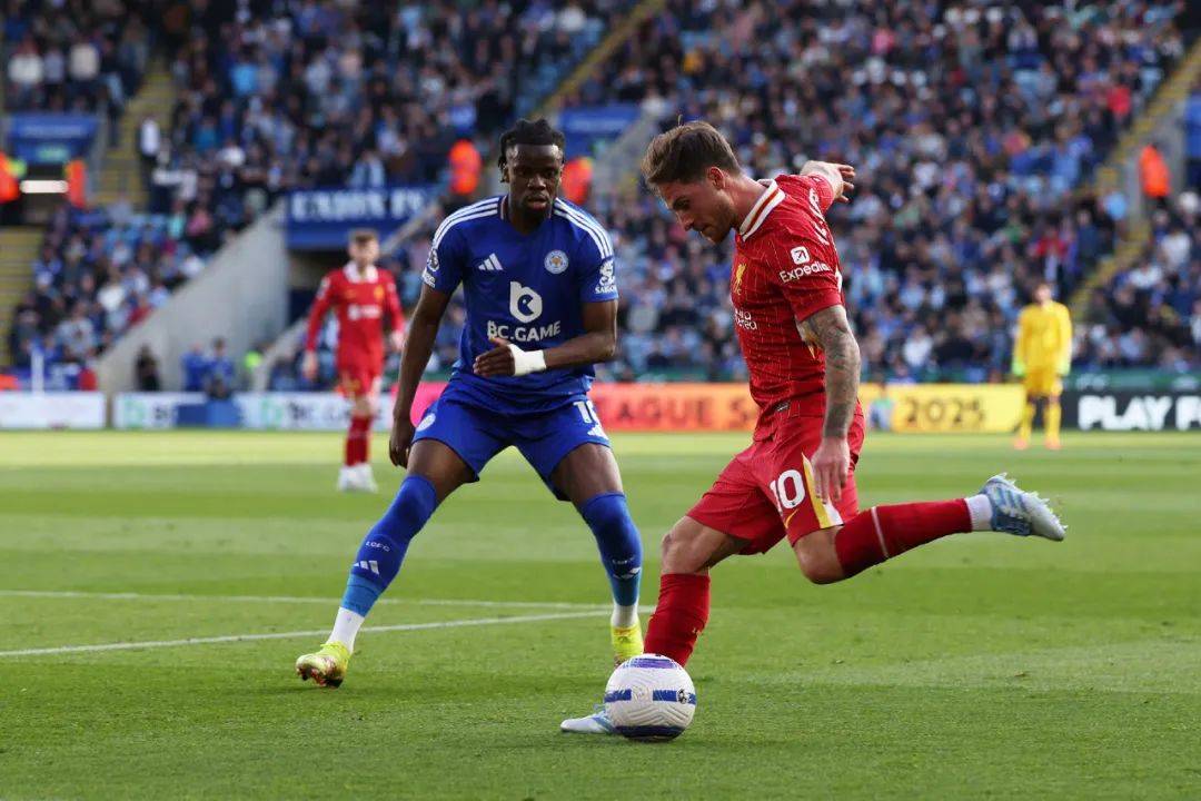 利物浦主场全取三分,继续保持英超领先优势 利物浦主场全取三分,继续保持英超领先优势