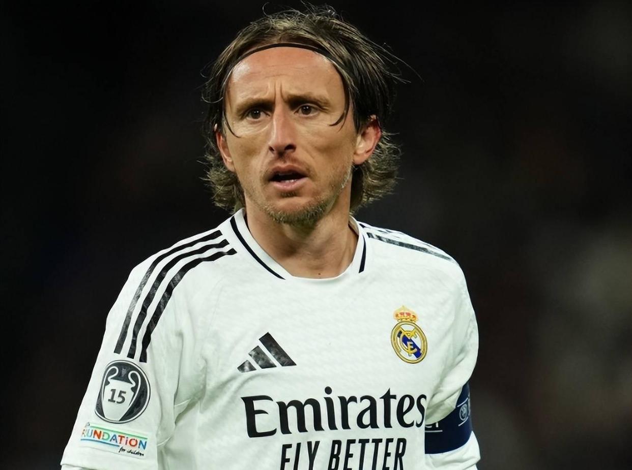 包含皇马中场大将康复，将重回球场的词条