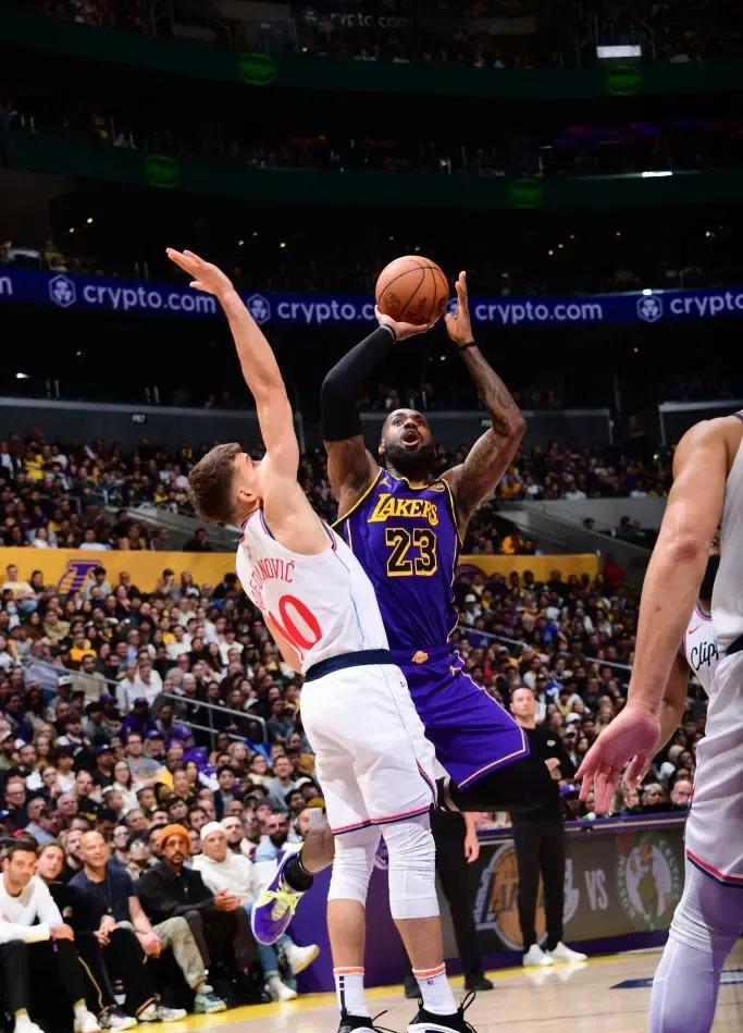 美国NBA联赛激战连连,球员表现亮眼的简单介绍 美国NBA联赛激战连连,球员表现亮眼的简单介绍