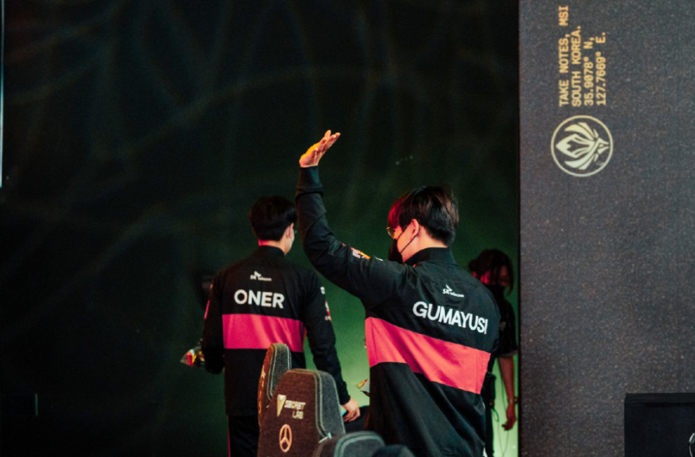 包含SHR轻取C9,Keria线上压制力十足顶尖较量全球总决赛,成为赛场最大亮点的词条 包含SHR轻取C9,Keria线上压制力十足顶尖较量全球总决赛,成为赛场最大亮点的词条