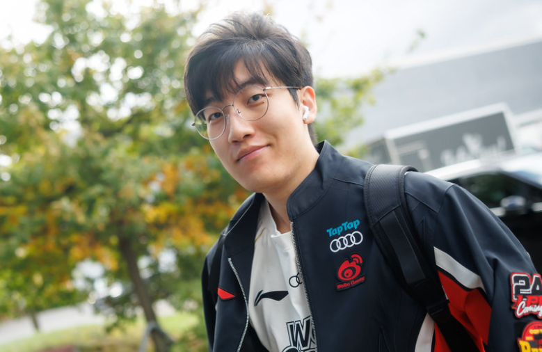 DK绝杀G2，Crisp团战一打五顶尖较量小组赛，锁定晋级资格的简单介绍