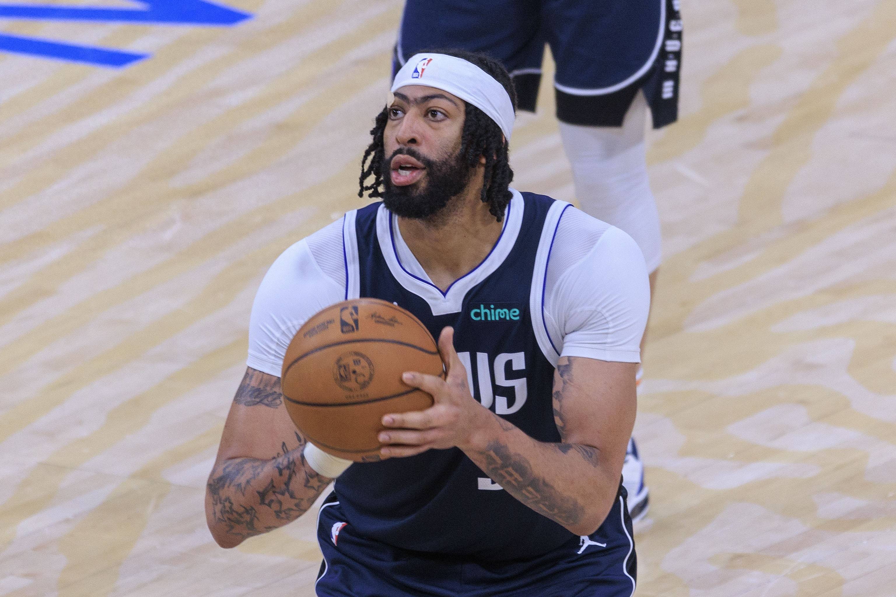 湖人继续不败,对阵独行侠再次取得胜利 湖人继续不败,对阵独行侠再次取得胜利