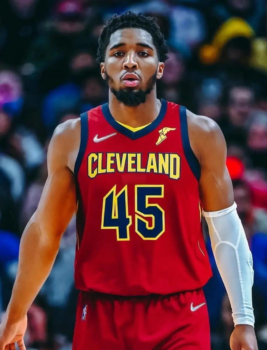 爵士大胜骑士,西部强队势不可挡 爵士大胜骑士,西部强队势不可挡