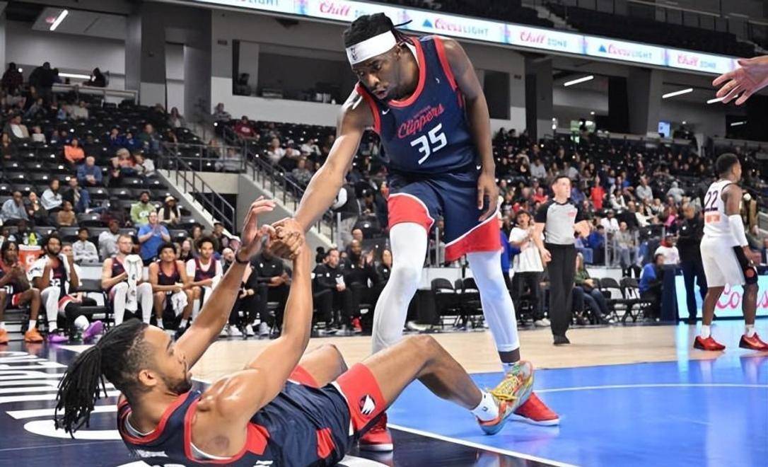 开拓者队遭遇惨败,季后赛前景黯淡 开拓者队遭遇惨败,季后赛前景黯淡