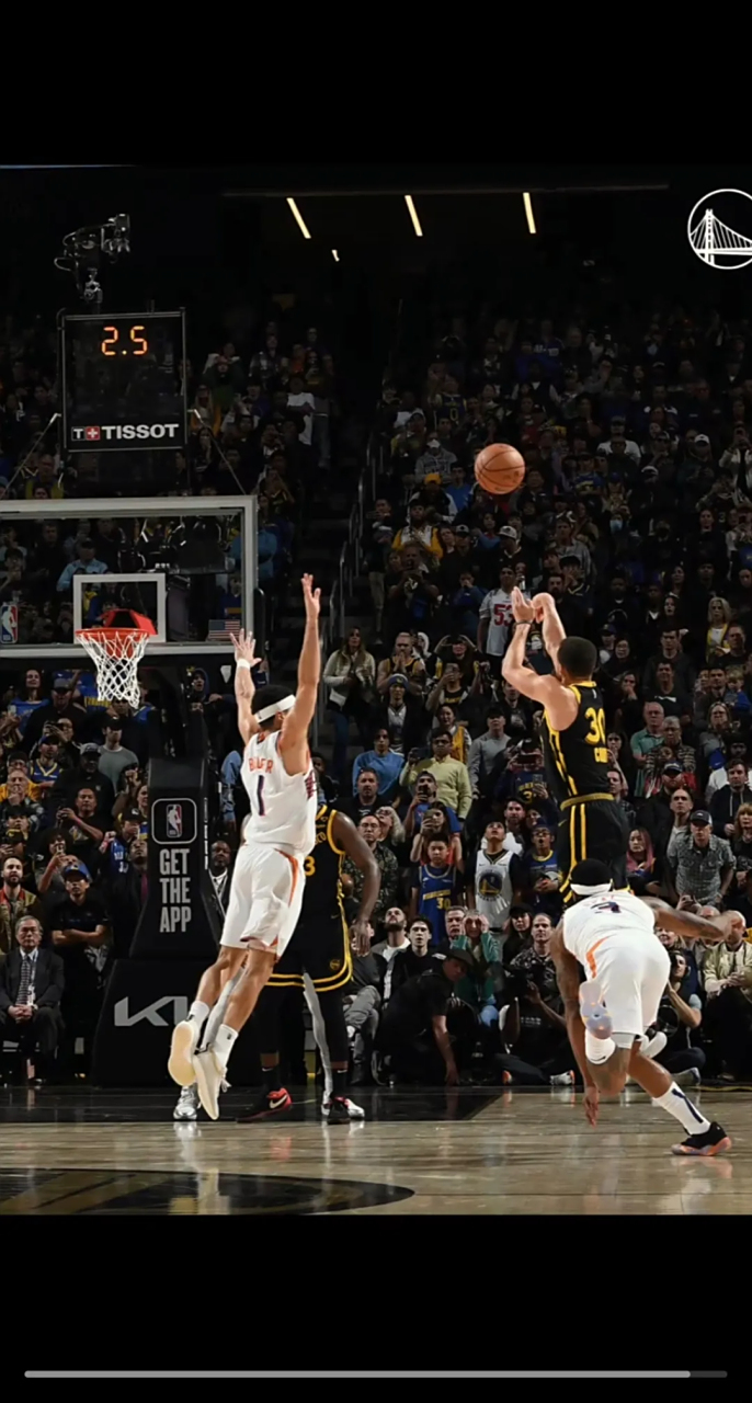 勇士队终场逆转,成功击败太阳队 勇士队终场逆转,成功击败太阳队