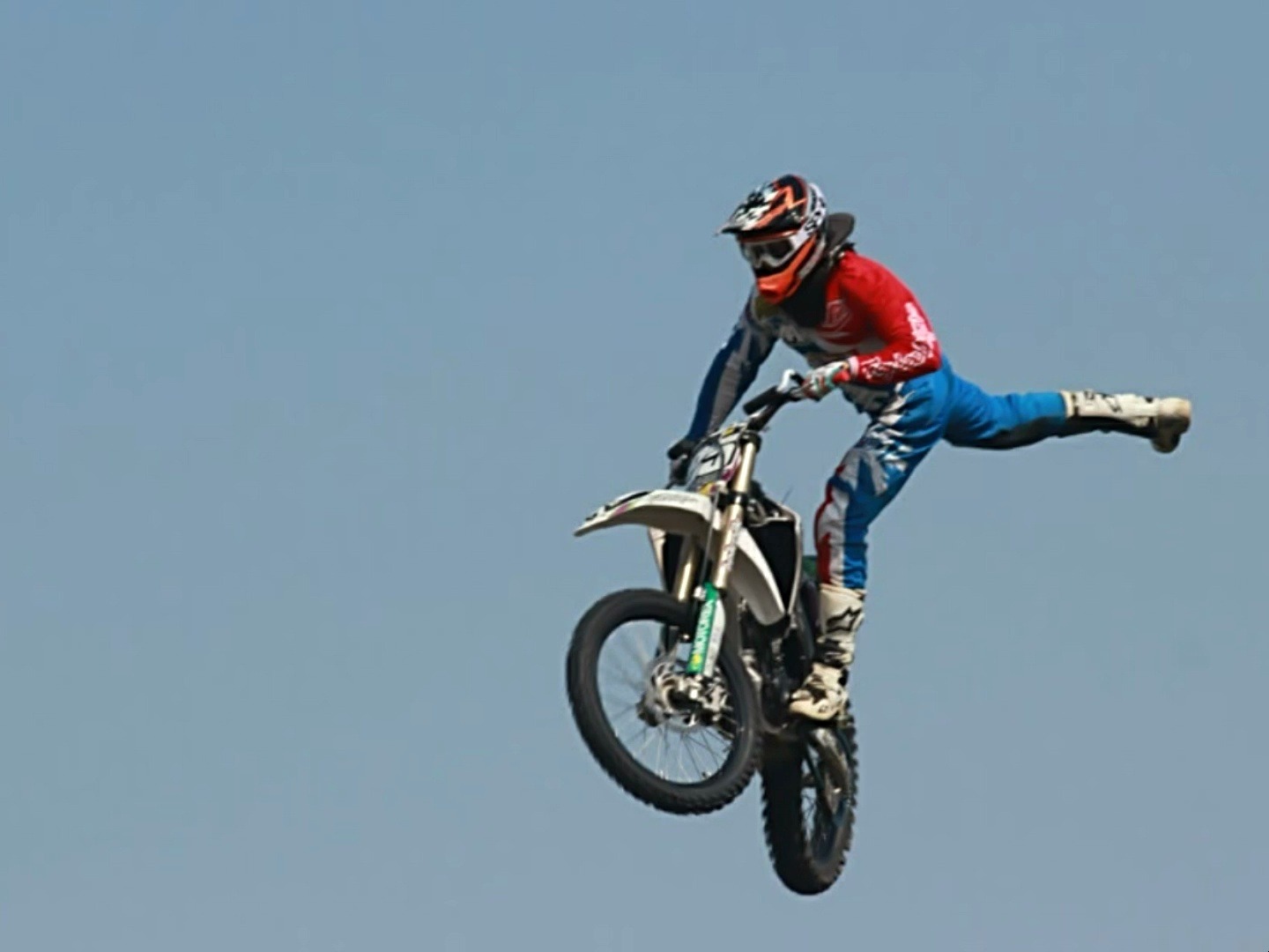 开云体育-挑战极限：运动员们勇攀高峰