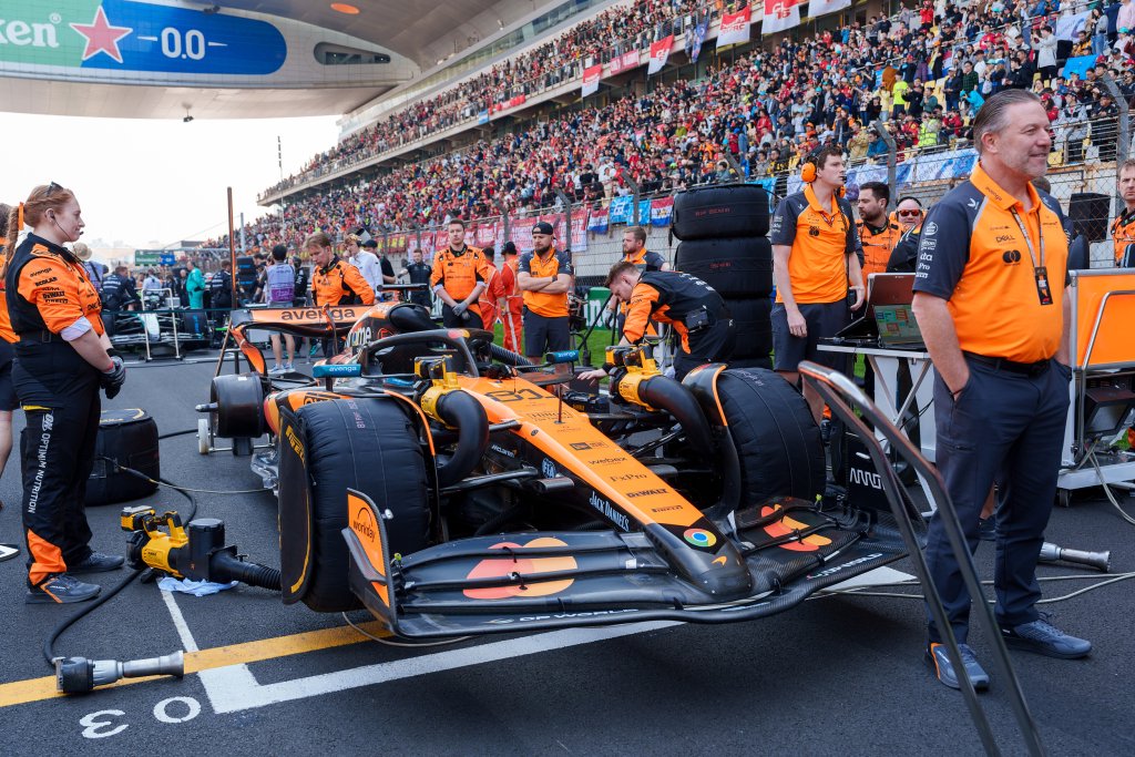 哈斯车队完胜索伯车队,诺里斯点燃赛场 哈斯车队完胜索伯车队,诺里斯点燃赛场