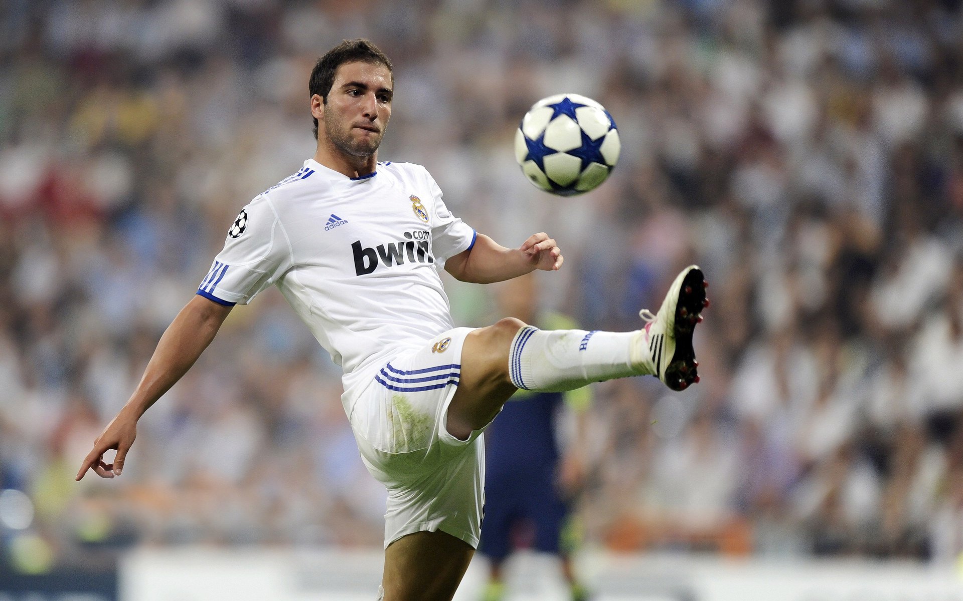 开云下载-风暴眼之王，莫兰特第七战撕裂纽约，掘金终登王座